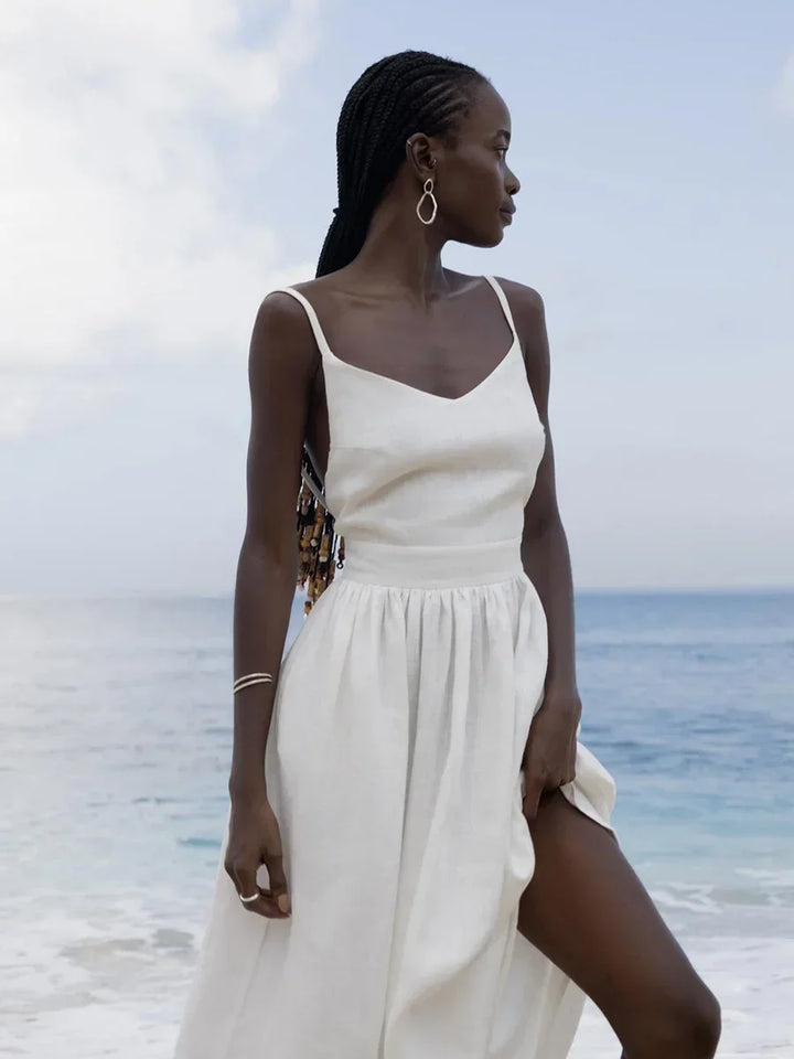 Detailaufnahme des V-Ausschnitts am leichten Damen Sommerkleid A-Linie, bequem und stylisch.