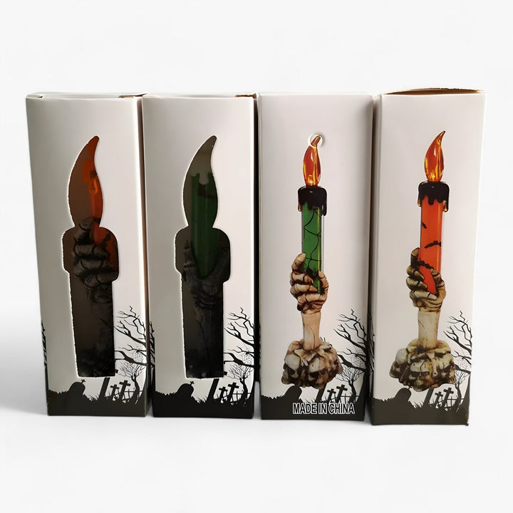 Detailreiche Skeletthand LED-Lampe mit künstlicher Flamme, ideal für gruselige Halloween Innenbereichsdekoration.