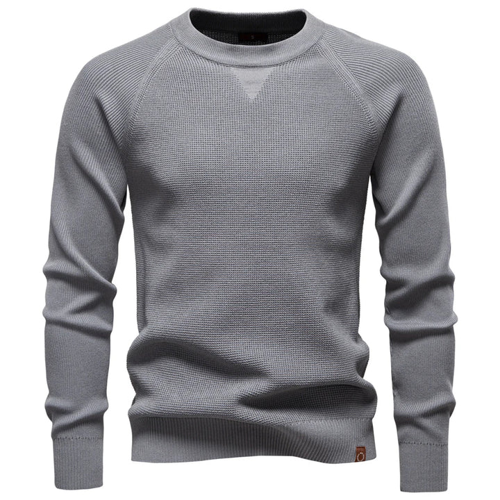 Weicher Herren Pullover mit Rundhalsausschnitt und Raglan-Ärmeln für maximalen Tragekomfort im Alltag.