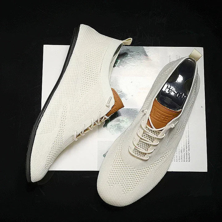 Vielseitige Herrenschuhe: Atmungsaktive, leichte Sneaker bieten optimalen Komfort im Alltag.