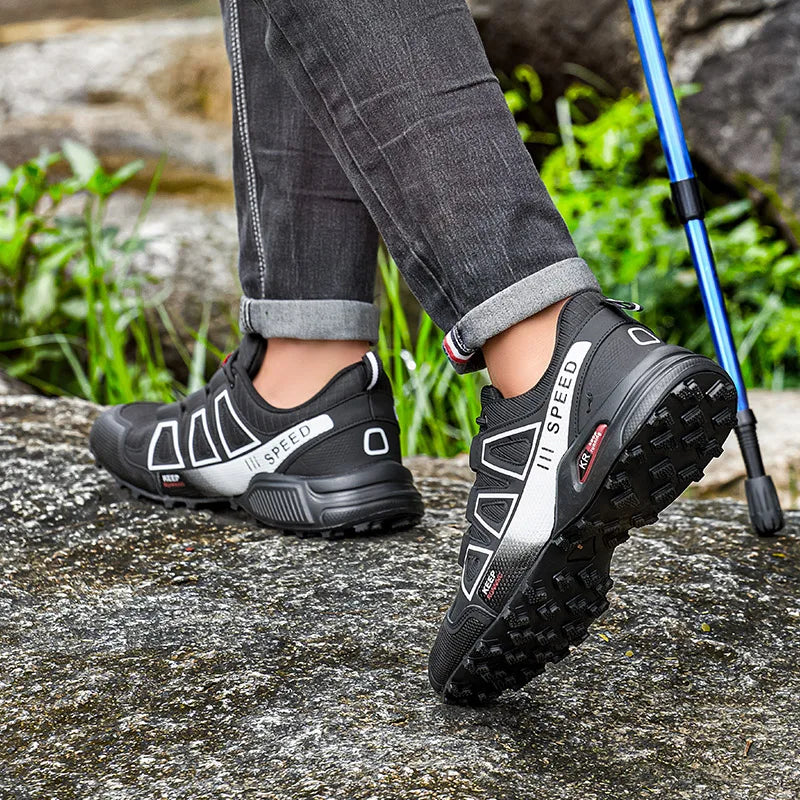Detailaufnahme wasserdichter Damen Wanderschuhe. Robust, atmungsaktiv & bequem für Outdoor.