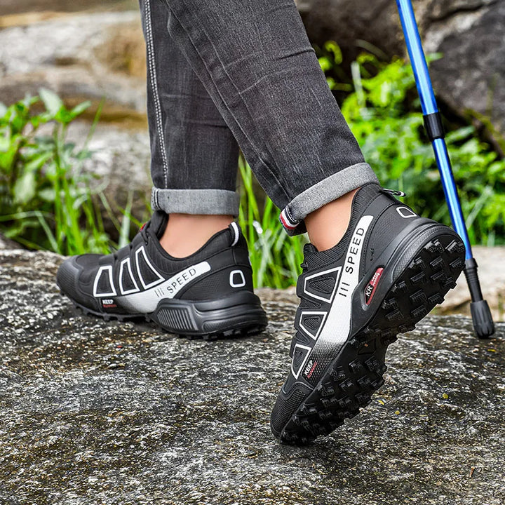 Detailaufnahme wasserdichter Damen Wanderschuhe. Robust, atmungsaktiv & bequem für Outdoor.