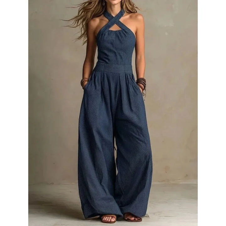 Moderner Damen Jumpsuit mit offenem Rücken, Kreuz Halter und seitlichen Cut-Outs. Weites Bein für Komfort.