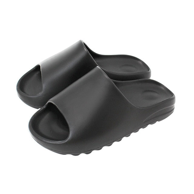 Bequeme Unisex Badepantoffeln & Strandpantoffeln für Damen & Herren. Trendige Sommerschuhe, ideal für Pool & Freizeit.