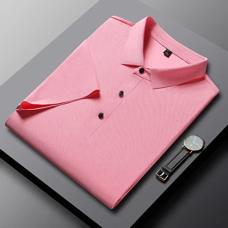 Modisches Herren Poloshirt mit Strukturkraft. Kurzarm, atmungsaktiv, für stilvolle Sommeroutfits.