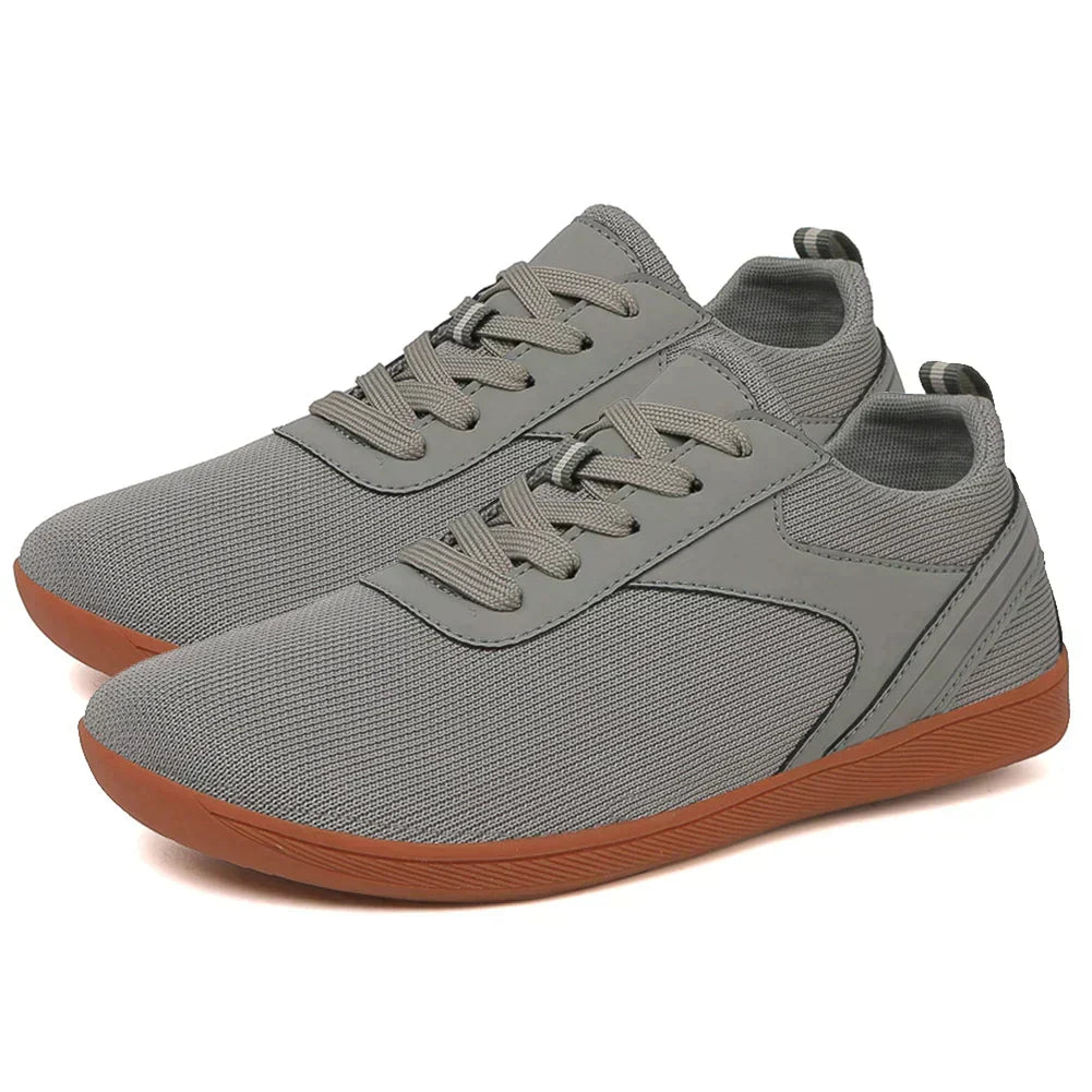 Unisex Barfußschuhe Luno in der Natur, ideal für natürliches Gehen & Outdoor-Abenteuer.