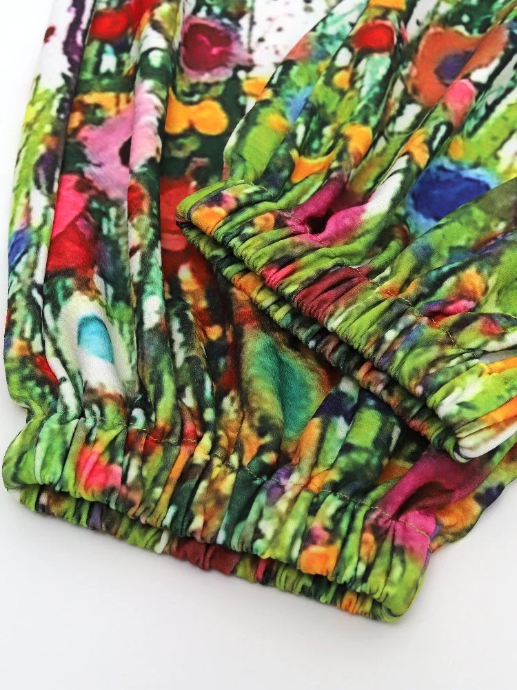 Sommerlicher Damen Jumpsuit im Boho-Stil, mit floralem Print für Strand, Urlaub & Freizeit.