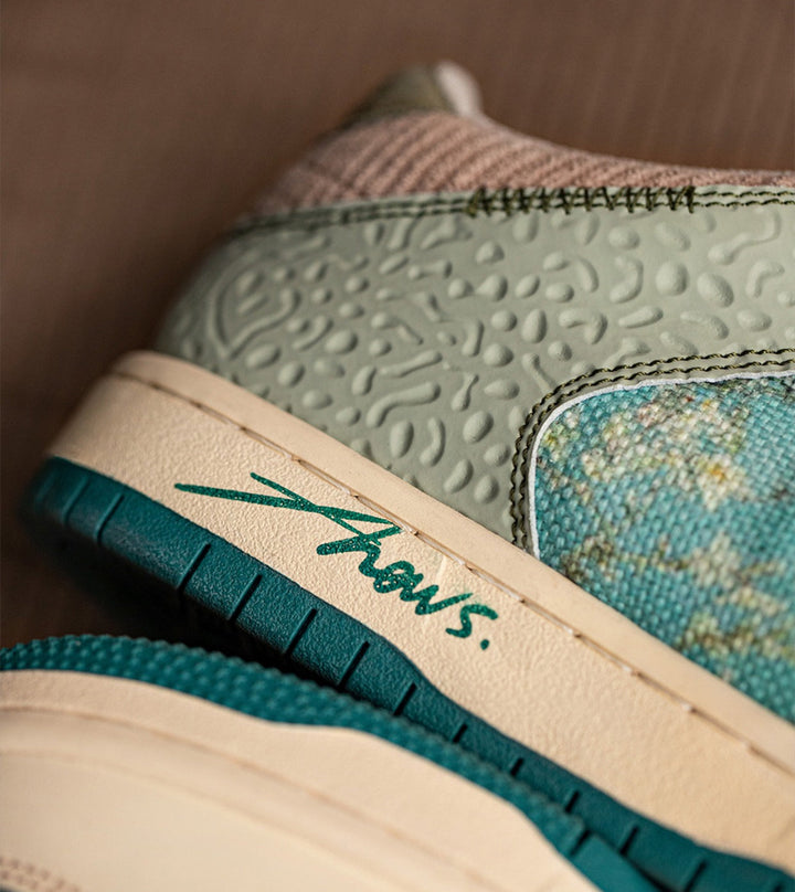 Unisex Sneaker mit einzigartigem Mandelblüten-Print, ideal für Damen und Herren, die Kunstschuhe schätzen.