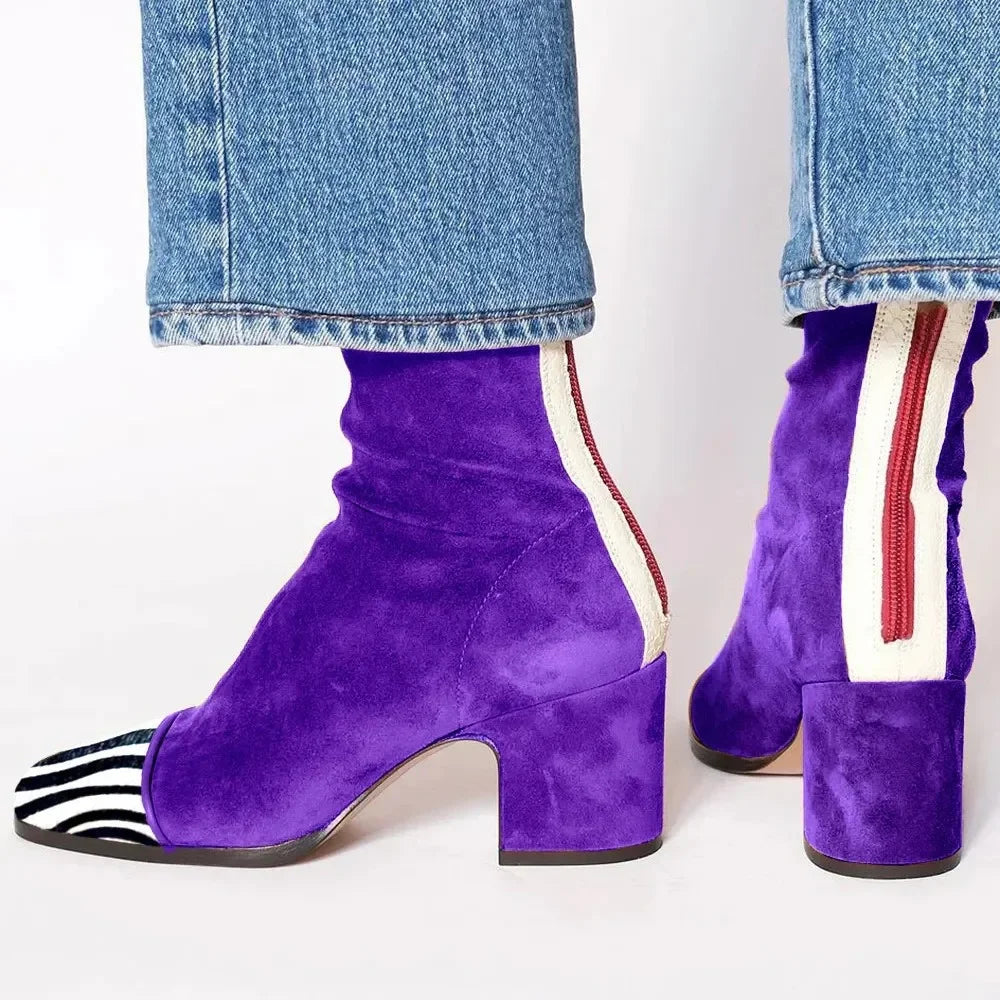 Elegante Damen Schuhe: Winter Stiefeletten mit mittelhohem Blockabsatz. Klassischer britischer Stil für Damen.