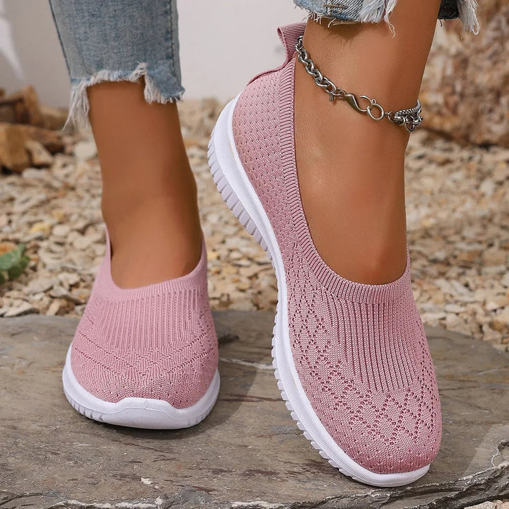 Atmungsaktive Damen Sommer Hausschuhe mit Fußunterstützung, Slip-On & rutschfester Sohle für Komfort.