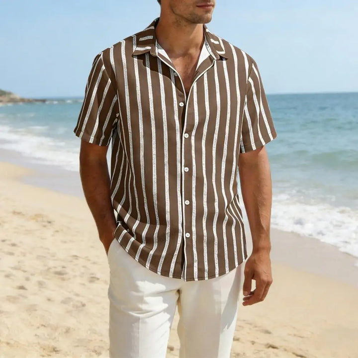Elegant gestreiftes Herren Kurzarmhemd für einen stilvollen Sommer. Perfekt für Freizeit & Alltag.