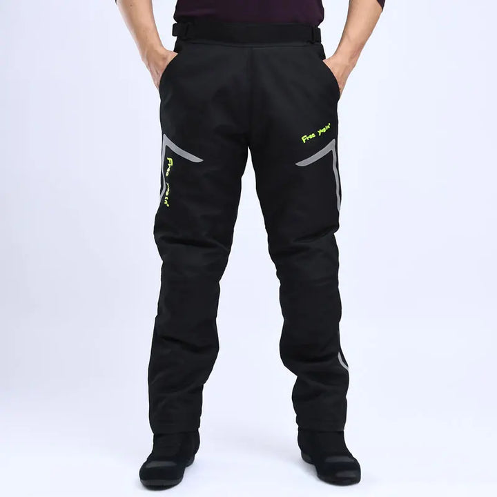 Warme, winddichte Herren Motorradhose mit Schutz & reflektierenden Elementen für gute Sichtbarkeit.