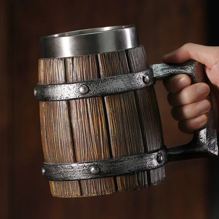 Authentischer Eichenholz-Bierkrug, 600ml, mit Edelstahleinsatz für Oktoberfest 2025. Perfekter Trinkbecher.