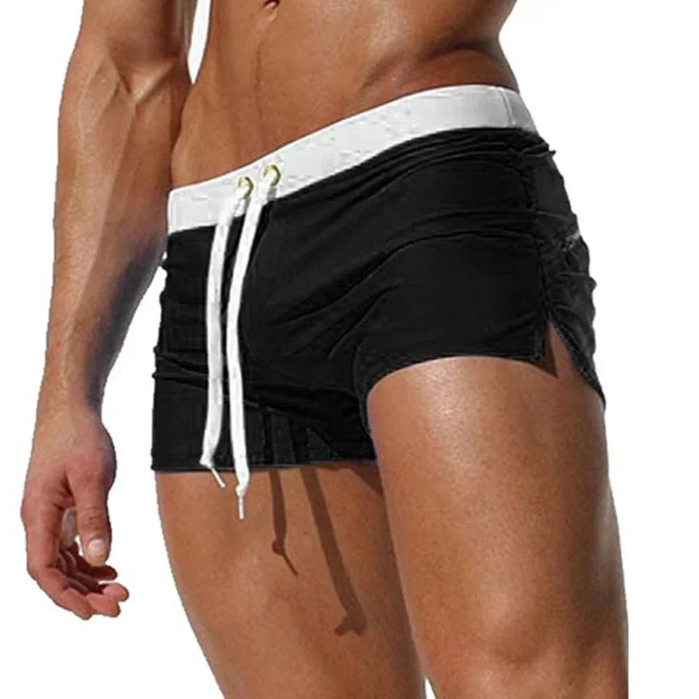 Detailansicht der schnelltrocknenden Herren Badeshorts GUSTAV mit stylischem Design für den Sommer.
