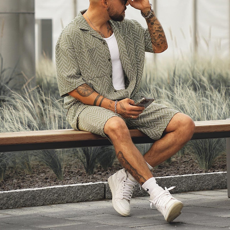 Herren Vintage Sommer-Set: bequemes leichtes Kurzarmhemd & Shorts in Grau. Ideal für Freizeit & Strandmode.