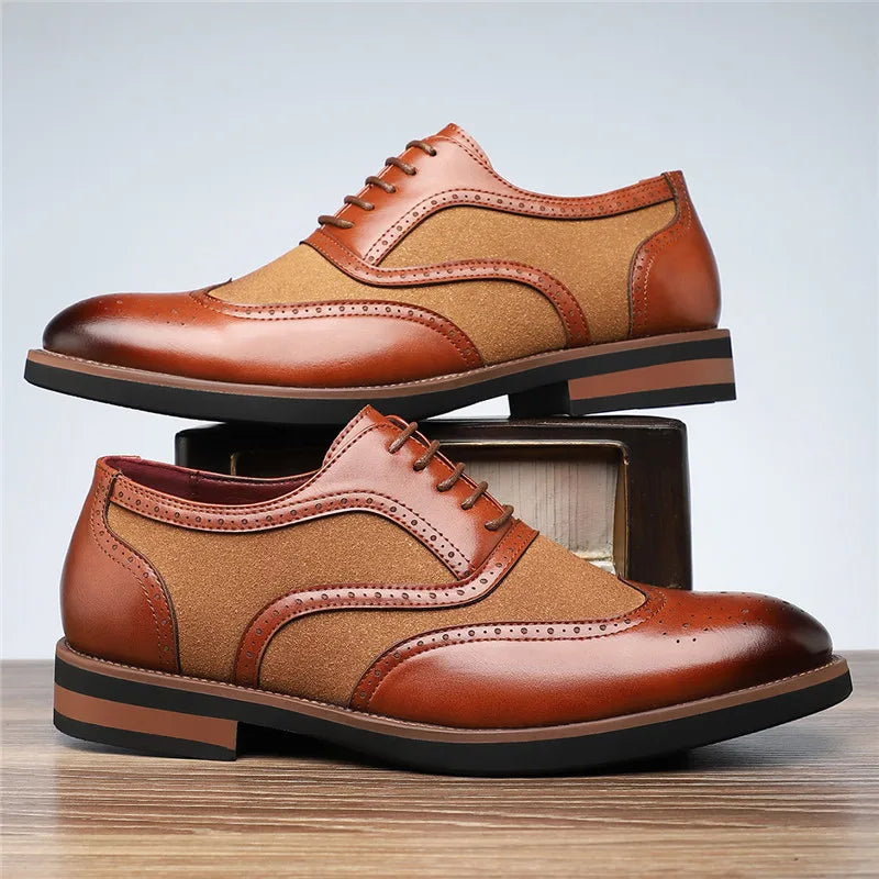 Seitenansicht der eleganten zweifarbigen Herren Oxford Business Schuhe, klassisch & modisch.