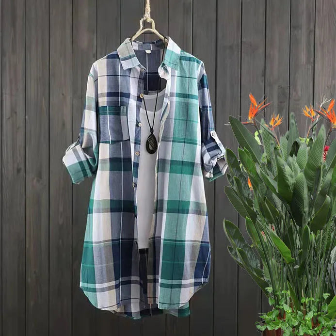 Frühlingshafte Damen Jacke mit modernem Karomuster, ideal für Freizeit und alltägliche Eleganz.