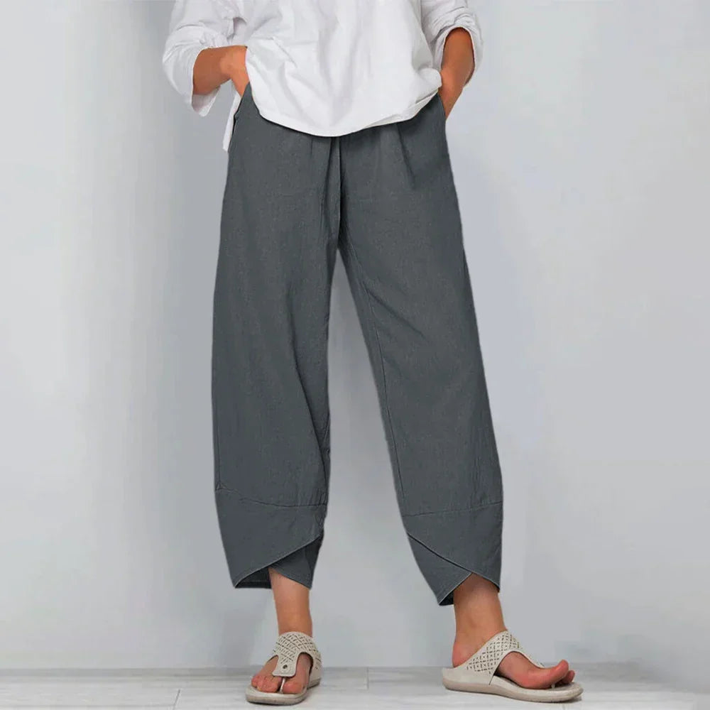 Bequeme Damen Freizeithose im Culotte-Schnitt, mit weitem Bein und hohem Bund für optimalen Komfort.