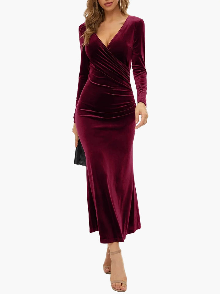 Modisches Langarm Damenkleid, elegant & figurbetont, perfekt als Abendkleid für Herbst- & Wintermode.