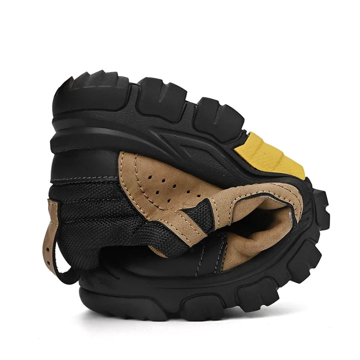 Strapazierfähige Herren Trekking-Schuhe, wasserdicht und rutschfest, mit optimalem Grip für anspruchsvolles Gelände.