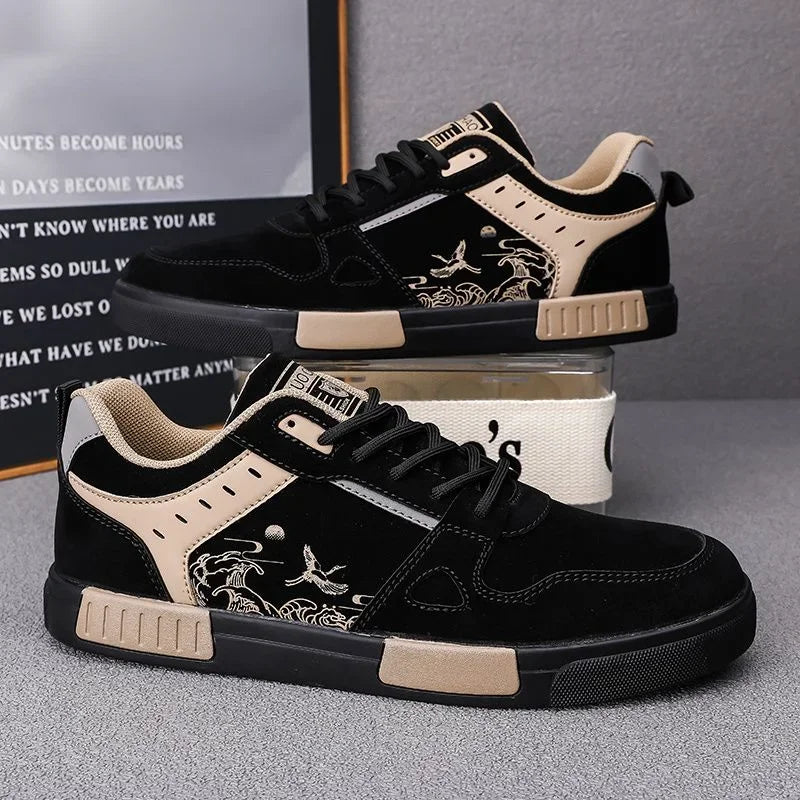 Komfortable Herren Sneakers in Schwarz mit stylischem Wellendesign, perfekt für entspannte Tage.