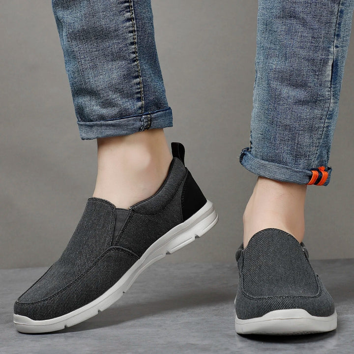 Schnürlose Herren Slip-On Sneaker, leicht & mit gepolsterter Sohle; komfortable Freizeitschuhe für Herren.