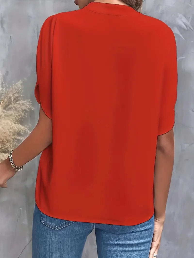 Stilvolle Damen Bluse, vielseitig kombinierbar. Lockeres Oberteil mit V-Ausschnitt & eleganten Flatterärmeln.