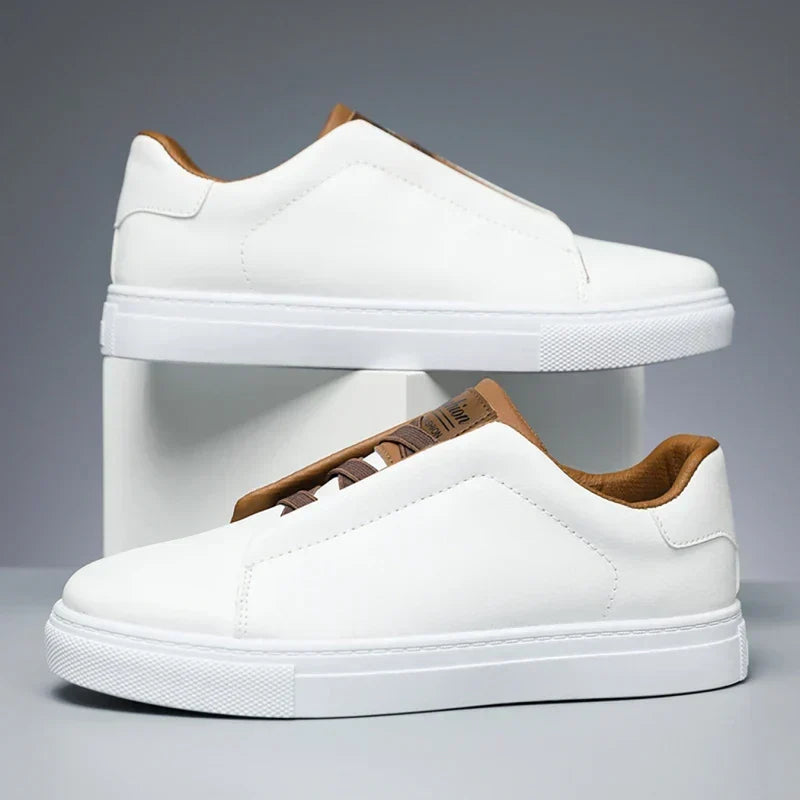 Schwarze Herren Alltagsschuhe: minimalistische Sneaker mit flexibler Sohle, atmungsaktiv und leicht für optimalen Komfort.