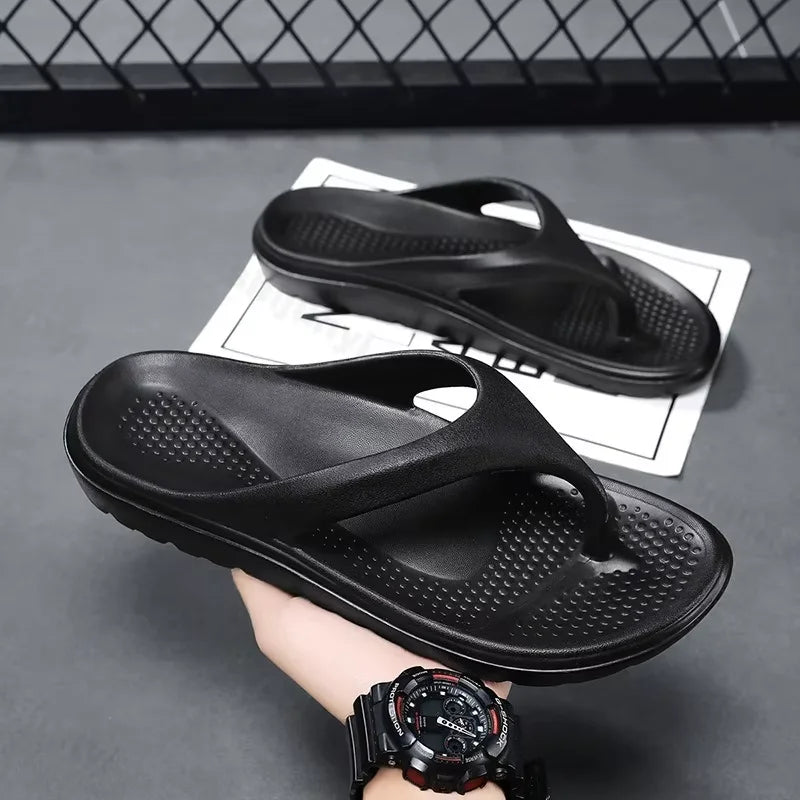 Leichte Herren Zehentrenner aus robustem Material. Ideale Sommerschuhe und Urlaubsschuhe.