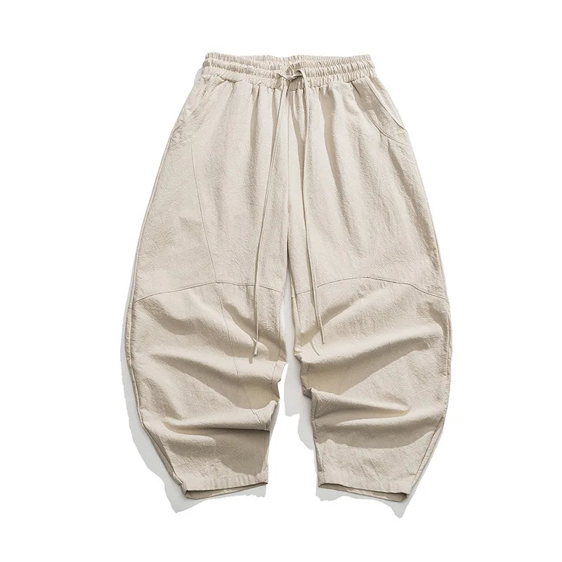 Vorderansicht einer eleganten Herren-Weithose in Beige, moderne Passform. Ideal als bequeme Freizeithose im Winter.
