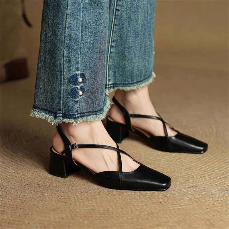 Vielseitige Riemchenpumps in Schwarz mit Blockabsatz für Party und Business-Looks.
