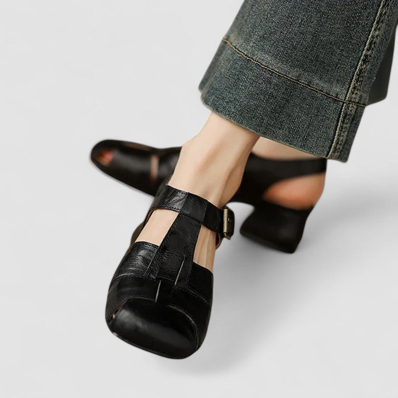 Mary-Jane-Slipper für Damen mit verstellbarem Riemen. Orthopädische Freizeitschuhe mit Komfort.