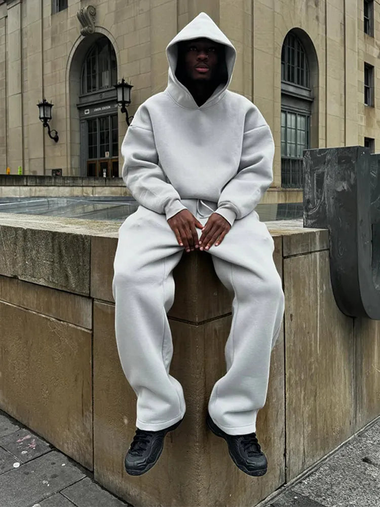 Unisex Oversized Hoodie und Jogginghose für Herren. Komfortabler Trainingsanzug.