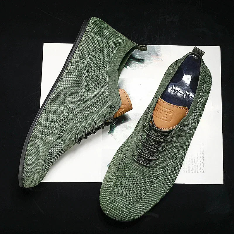 Weiße Herren Alltagsschuhe: Komfortable und atmungsaktive Sneaker für mühelose Schritte.