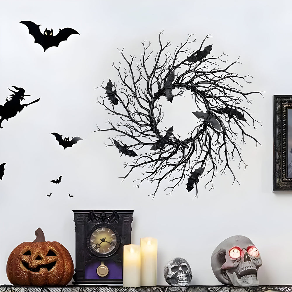 Kunststoff Halloween Kranz, beleuchtet mit roten & lila LEDs. Fledermaus- & Spinnendeko, perfekt als Tür- oder Fensterdekoration.