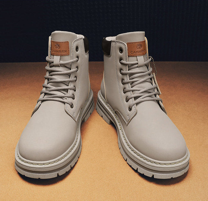 Vielseitige Herren Outdoorstiefel, wasserdicht, bequem und mit rutschfester Sohle. Perfekt für alle Abenteuer.