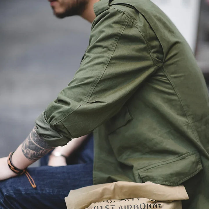 Grüne Herren M65 Vintage Feldjacke, strapazierfähige Herrenjacke für stilvolle Casual- & Freizeitmode.