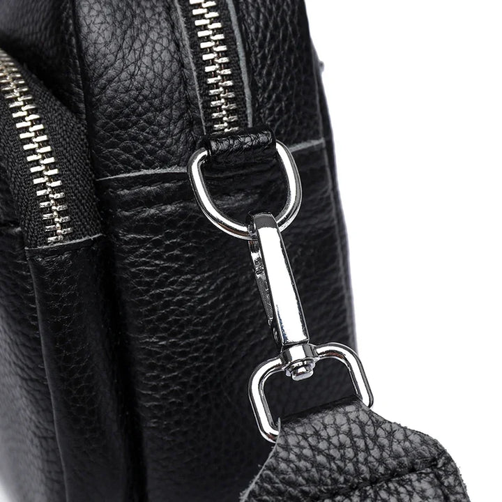 Verstellbare Damen-Schultertasche aus hochwertigem Leder, bequem & elegant zu tragen.