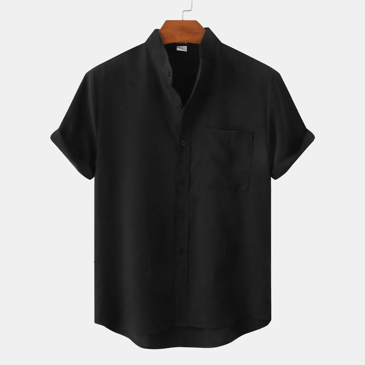 Modernes, atmungsaktives Herren Sommerhemd mit Knopfleiste. Perfekt für einen entspannten Casual-Look.
