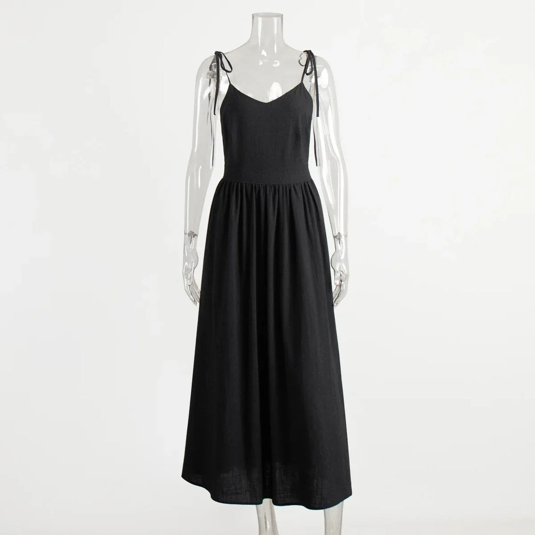 Damen Strandkleid im A-Linien-Schnitt am Meer, V-Ausschnitt, leicht und luftig, perfekt für den Urlaub.