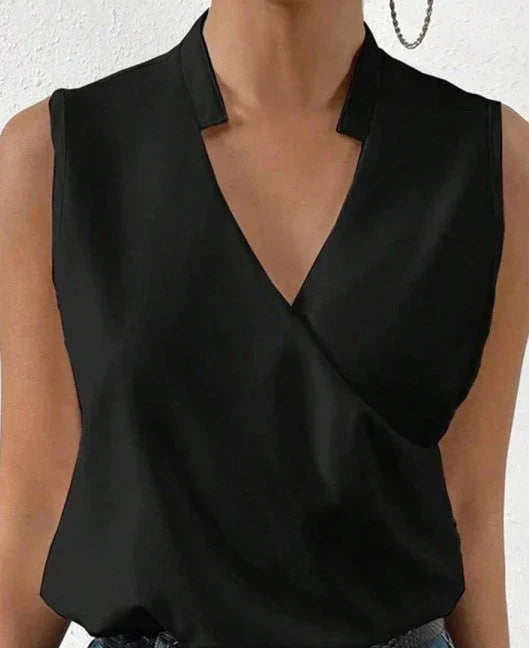 Slim Fit Damen Top mit V-Ausschnitt, ideal für den Sommer und entspannte Freizeit-Looks.