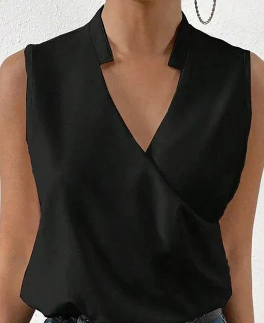Elegante Damen Sommerbluse ärmellos, V-Ausschnitt mit Kreuzdetail. Ideal als Oberteil für warme Tage.
