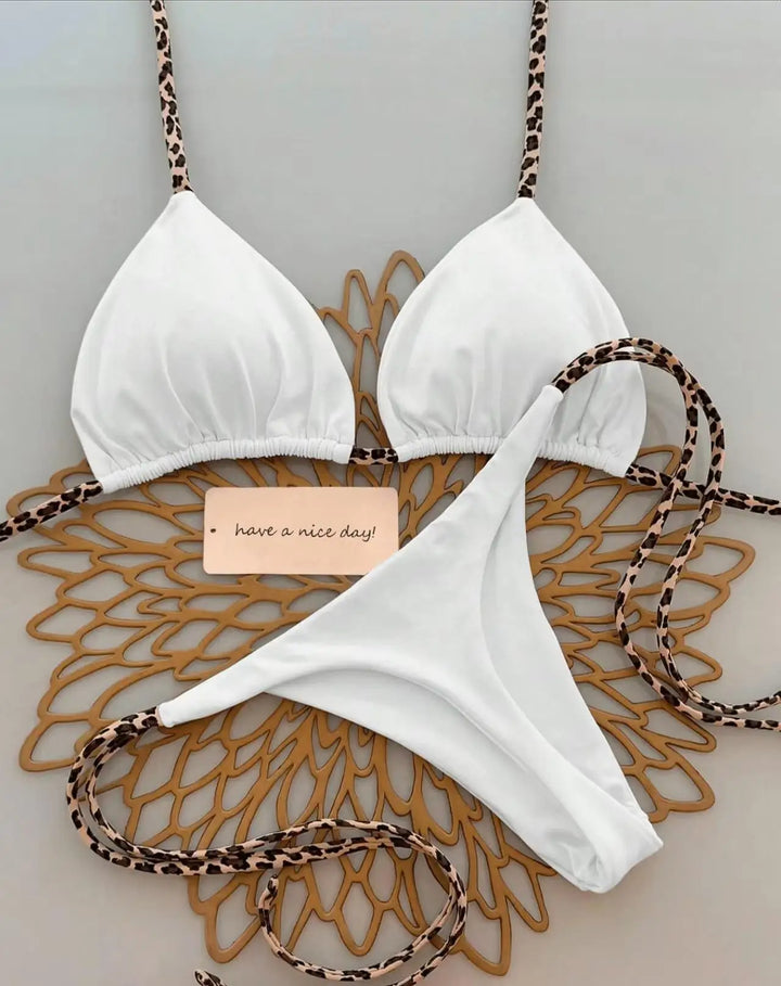 Damen Bademode: Zweiteiliges Leopardenmuster Tanga Bikini-Set für Strandurlaub & Sommer.