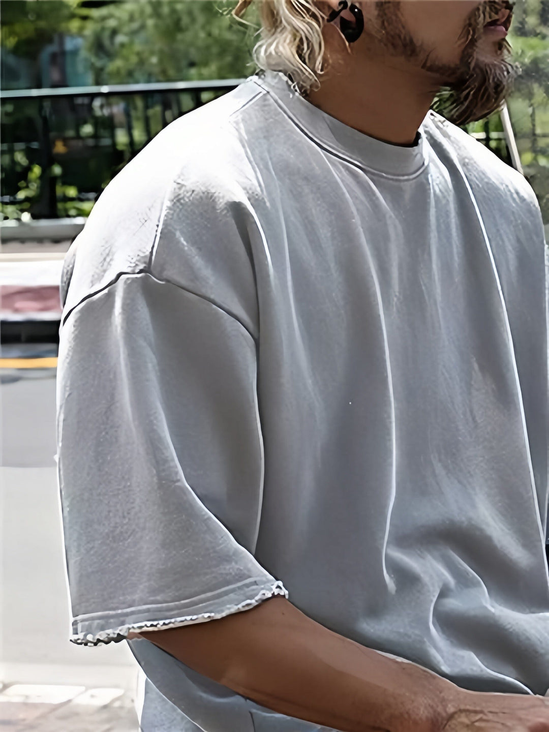 Graues einfarbiges Herren Athleisure-Set: Bequemer Oversize Kapuzenpullover & Jogginghose.