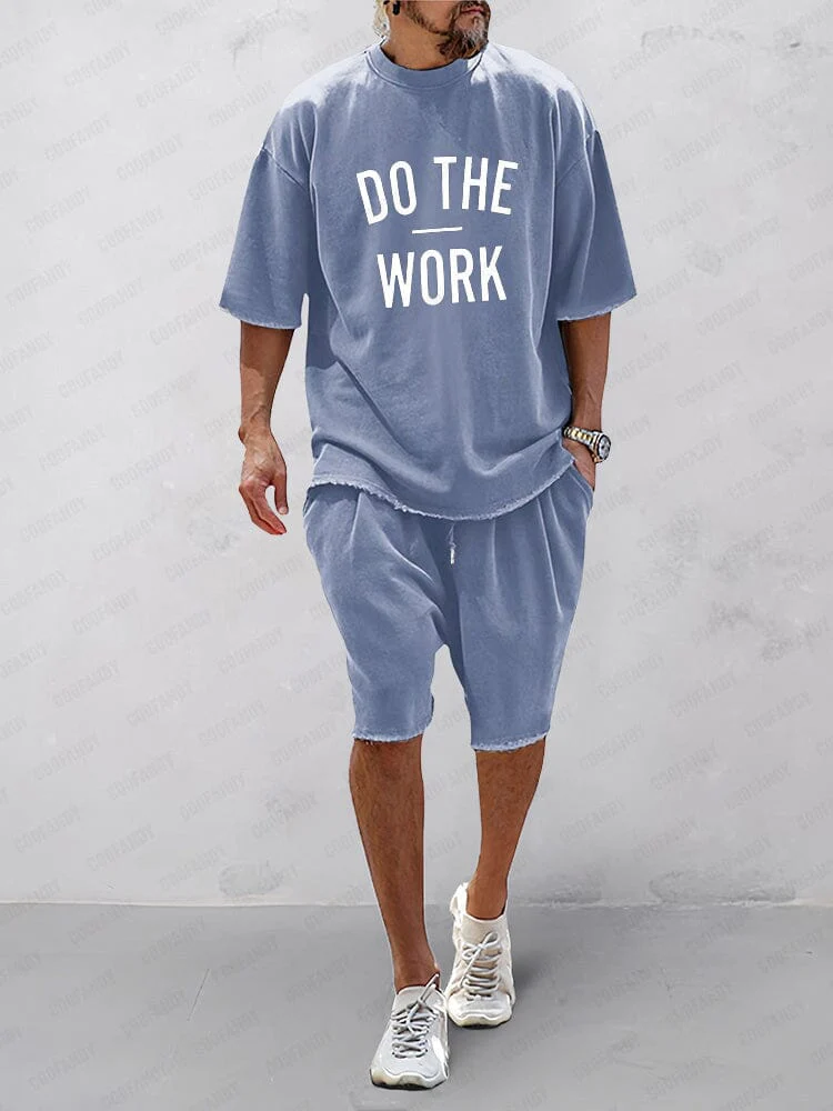 Detailaufnahme des einfarbigen Oversize Hoodies, Teil des Herren Sportsets, weicher Stoff.