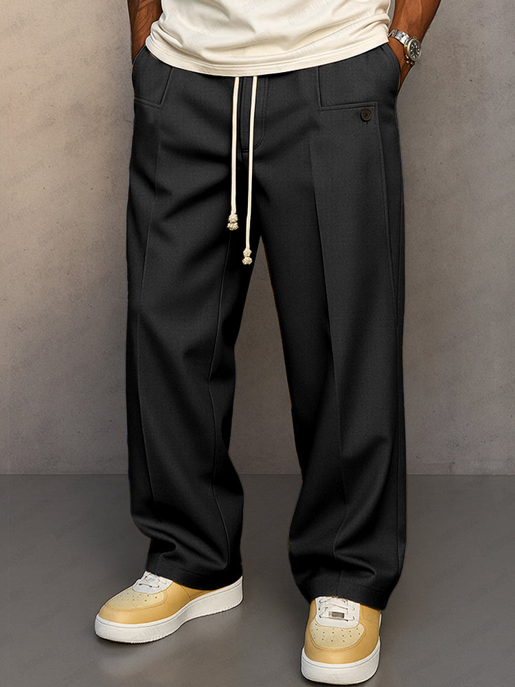 Herrenhose mit Kordelzug, bequemer Passform und eleganter Bügelfalte. Perfekt für stilvolle Herrenmode.