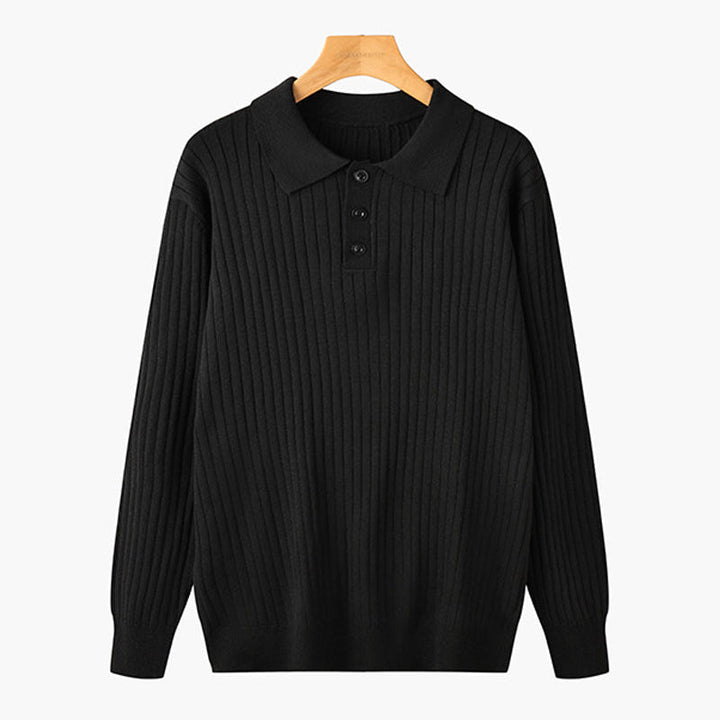 Detailansicht: Hochwertige Rippstruktur des eleganten Herren-Strick-Poloshirts. Komfortabler Langarm-Pullover.