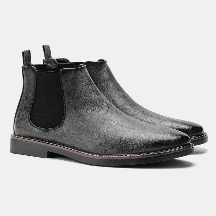 Moderne Adrian Chelsea Boots für Herren, kombinieren klassischen Stil mit hohem Tragekomfort für lange Tage.