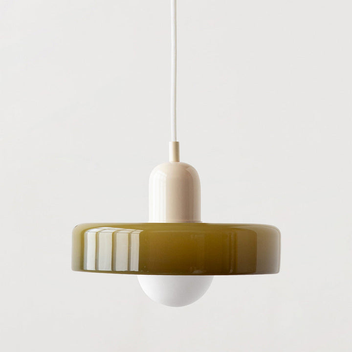 Elegante Glas-Pendelleuchte, farbiges Buntglas, Bauhaus-Design für stilvolle Räume.