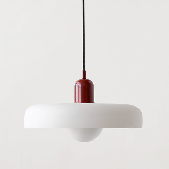 Pendelleuchte im Bauhaus-Design, farbiges Buntglas, für kreative Raumgestaltung.